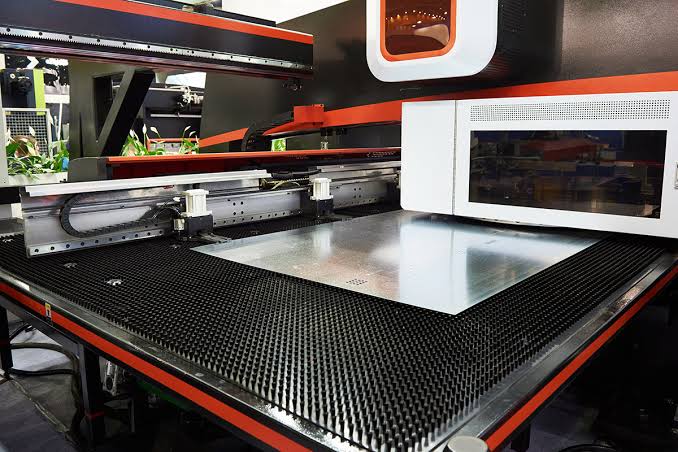 TURRET PUNCHING MACHINE